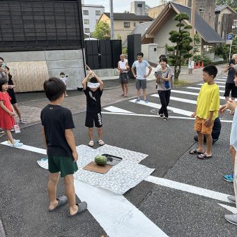 ラジオ体操とスイカ割り